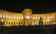 Die Hofburg in Wien bei Nacht